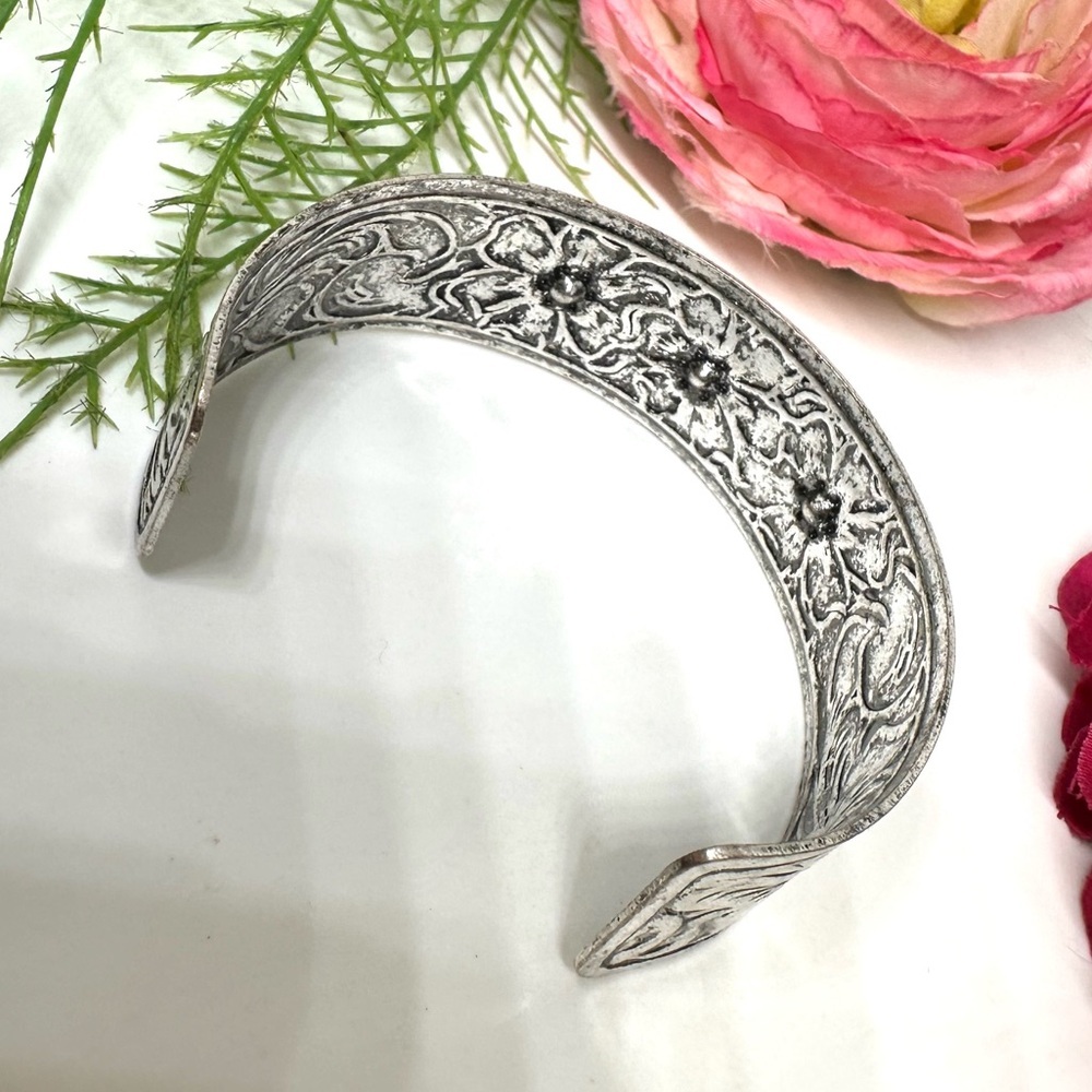 1 Left!⚜️Embossed Cuff Bracelet With Cherry Blossoms - Picture 5 of 8